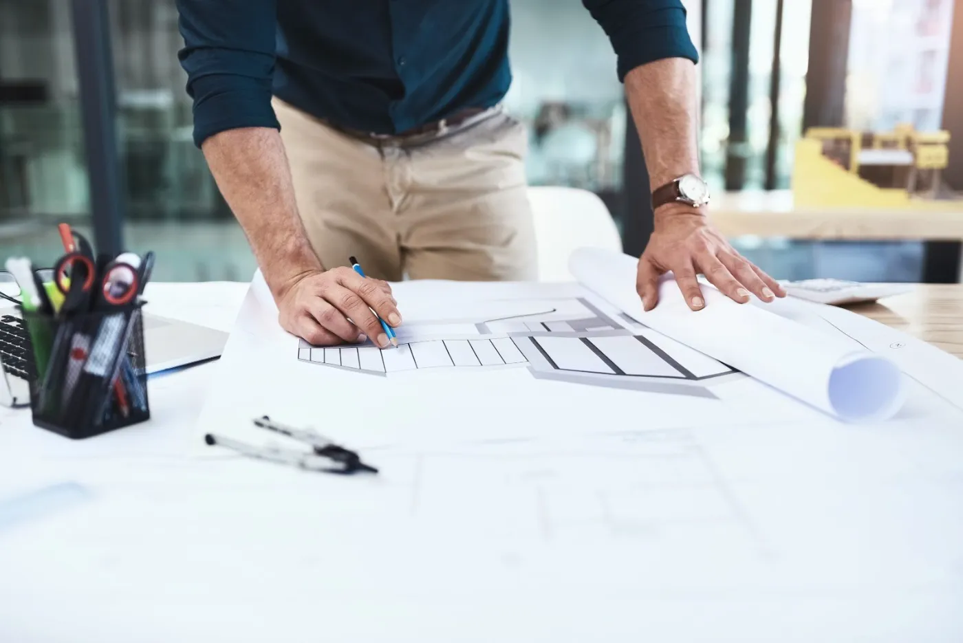 Novo engineer reviewing construction drawings